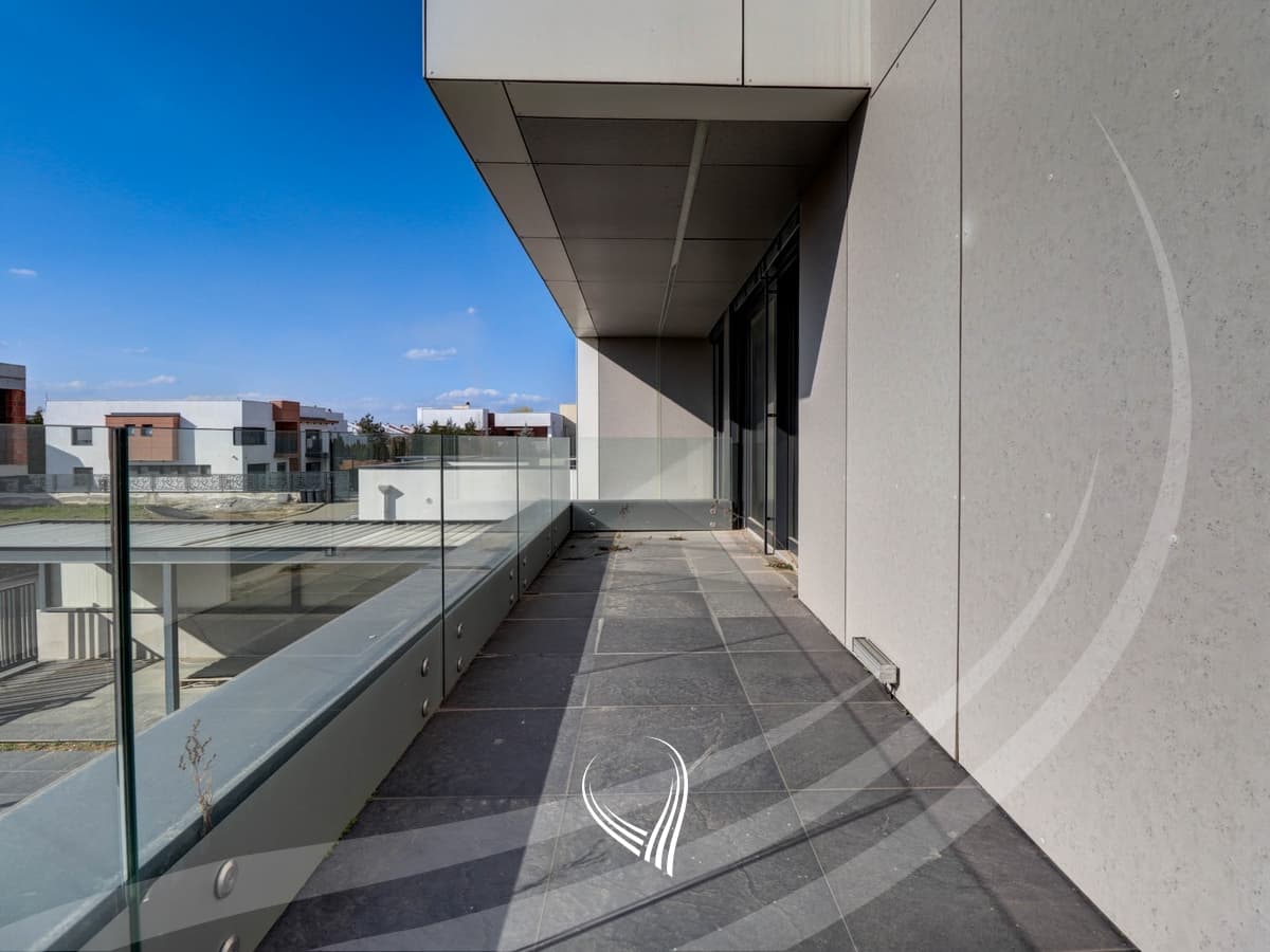 Shtëpi me 4 dhoma gjumi në shitje në Preoc – afër lagjes Marigona Residence 20