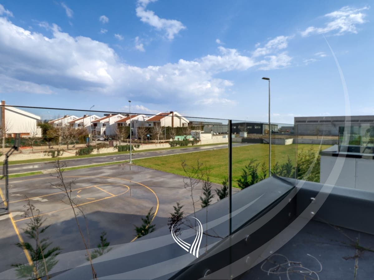 Shtëpi me 4 dhoma gjumi në shitje në Preoc – afër lagjes Marigona Residence 19