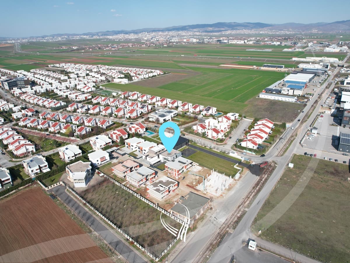 Shtëpi me 4 dhoma gjumi në shitje në Preoc – afër lagjes Marigona Residence 7