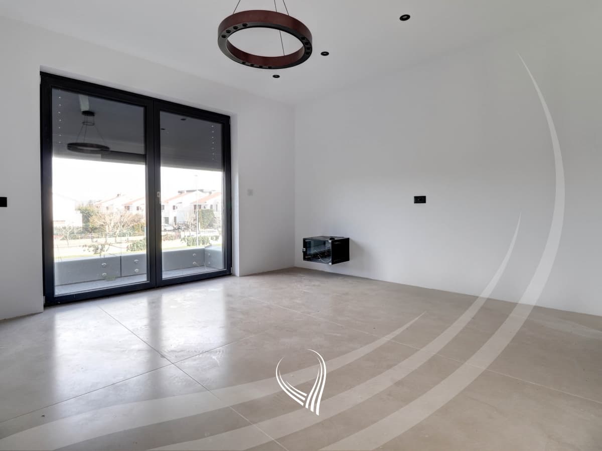 Shtëpi me 4 dhoma gjumi në shitje në Preoc – afër lagjes Marigona Residence 13