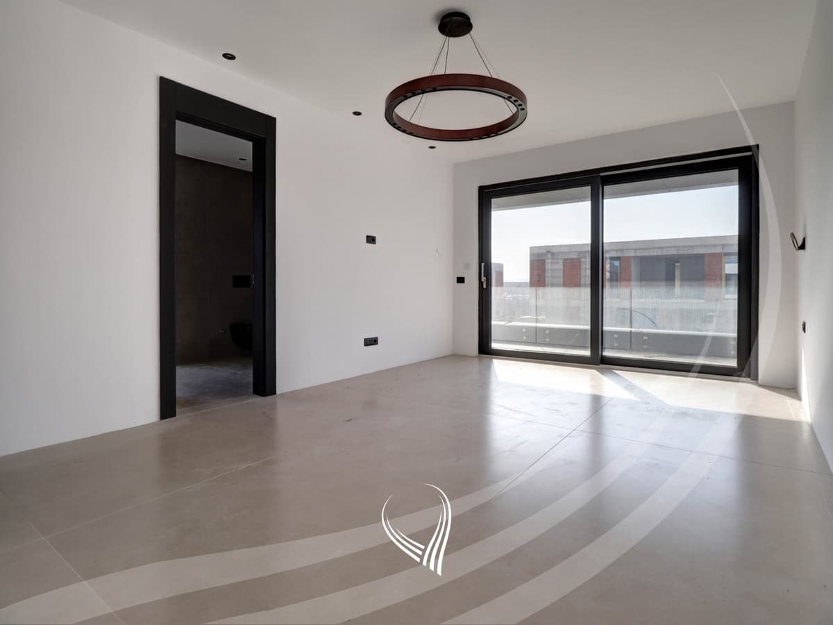 Shtëpi me 4 dhoma gjumi në shitje në Preoc – afër lagjes Marigona Residence 15