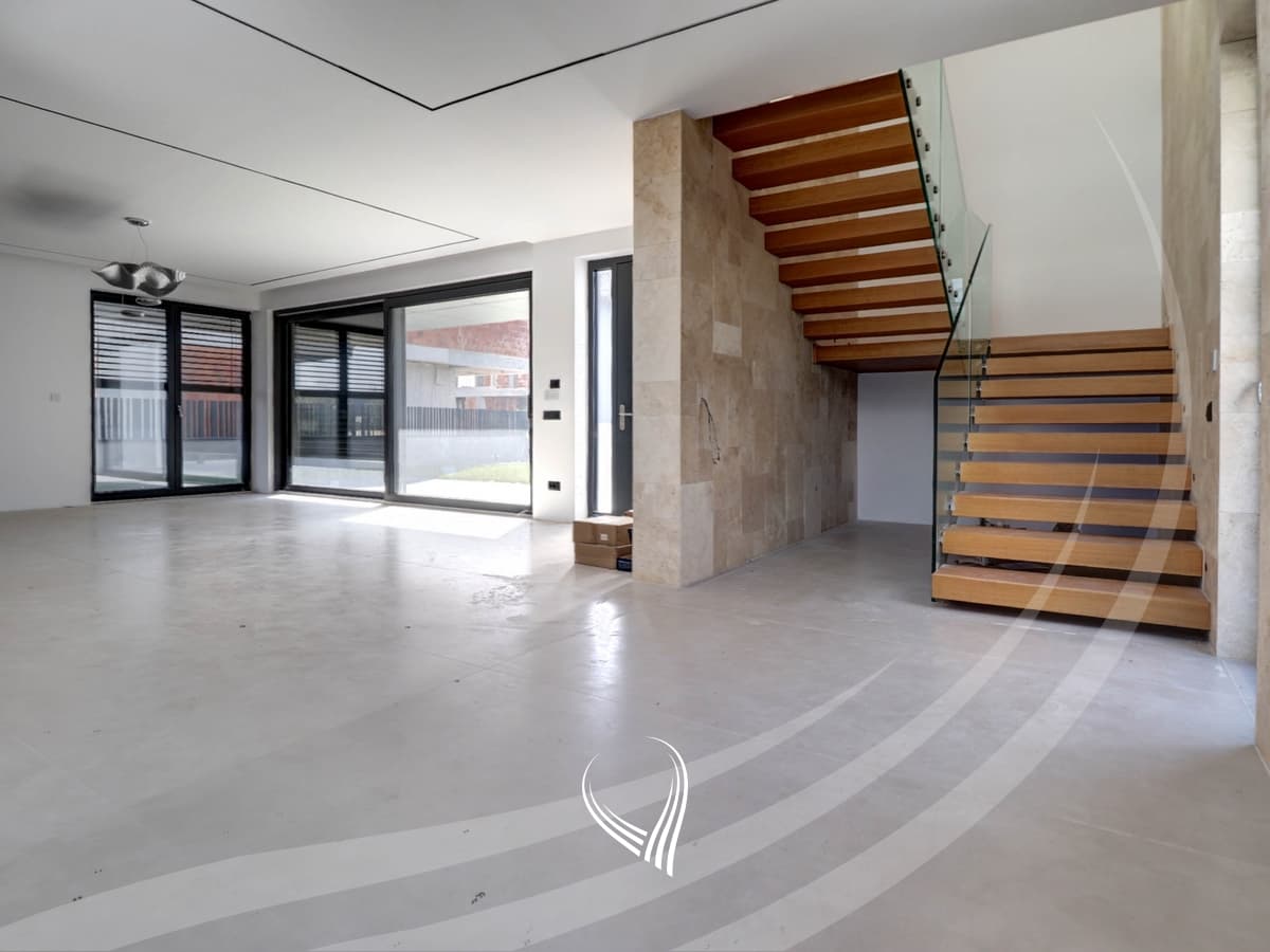 Shtëpi me 4 dhoma gjumi në shitje në Preoc – afër lagjes Marigona Residence 10